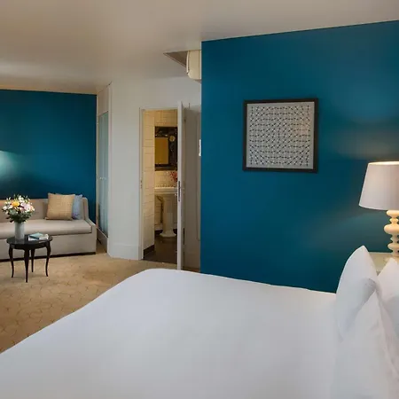 Opera Faubourg Hotel